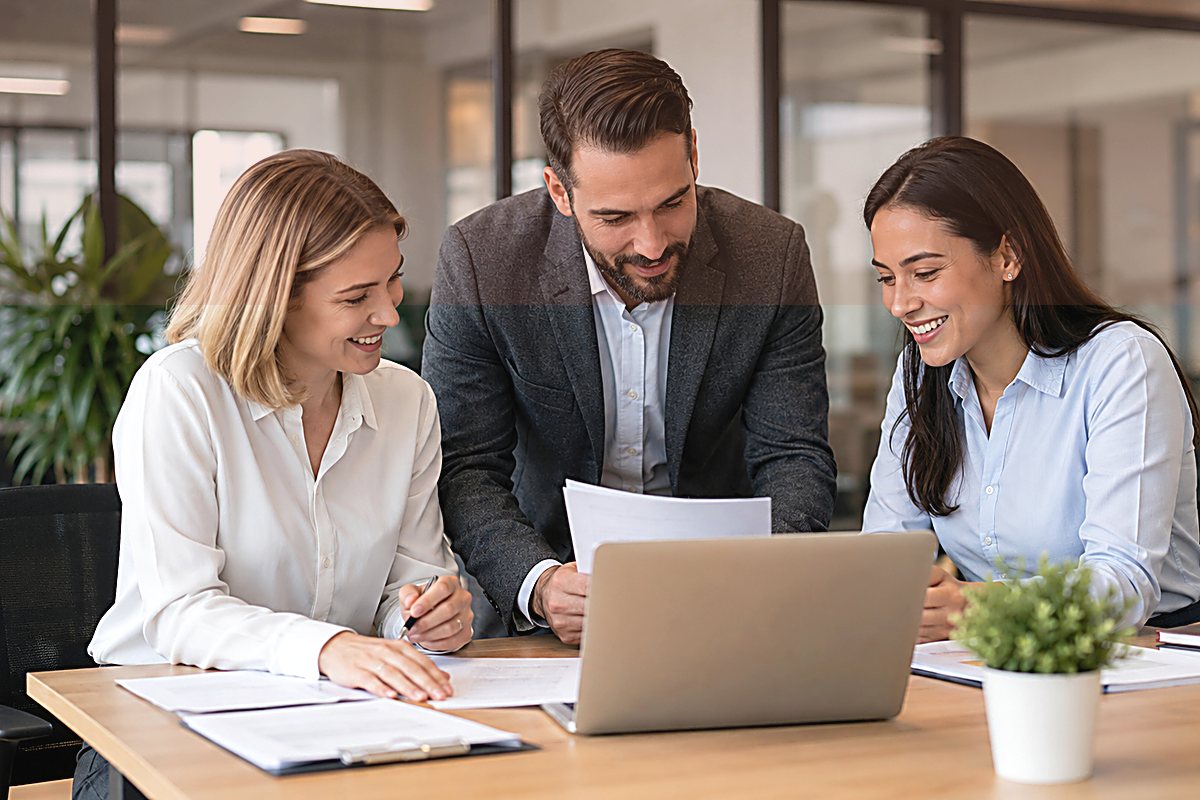 Discussion calme autour de documents